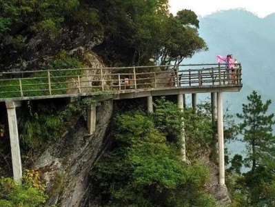 郑州华蓥山：天坑湖、玻璃栈道、瀑布群，探秘自然奇观