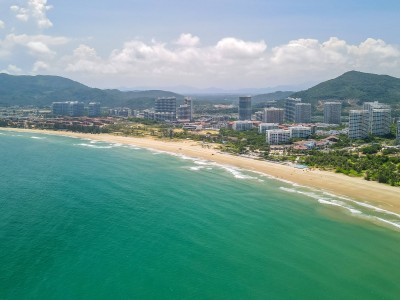 郑州万宁旅游：海滩与热带雨林，魅力对比